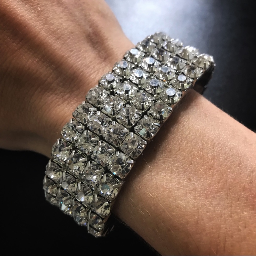 Sparkly Rhinestone bracelet stretch silver tone
